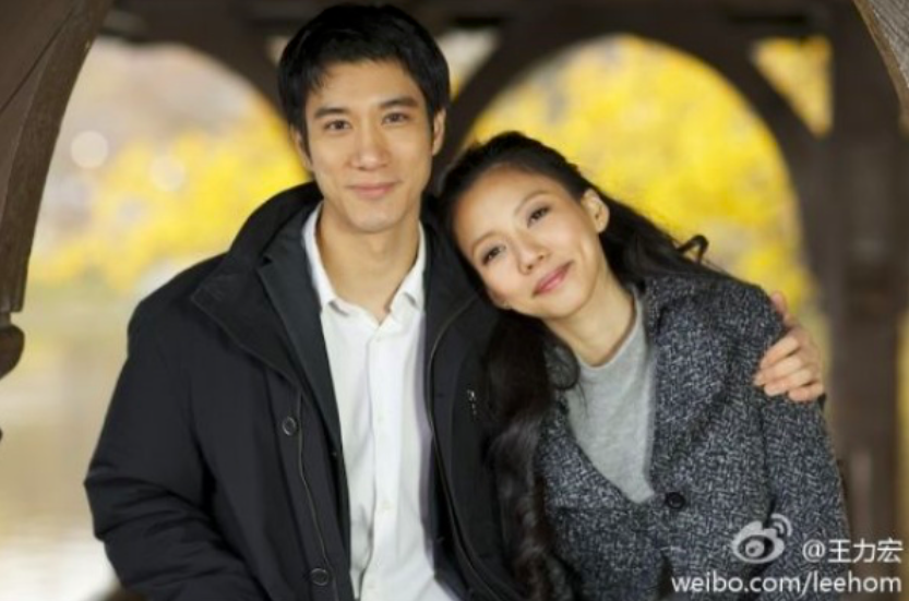 ，今日一早台媒惊爆王力宏和太太李靓蕾闹婚变，更有报道指出双方已决定结束8年婚姻，并且已办离婚手续！