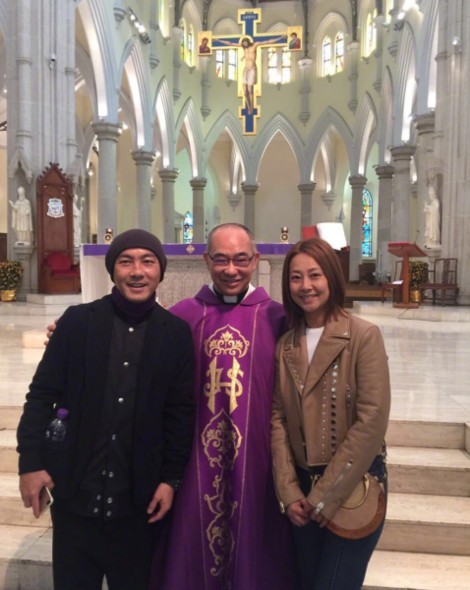 多年之后张卫健在修女建议下,和太太张茜在香港天主教堂里,于神父和修女几张妈妈见证下圆满进行了天主教徒婚礼仪式。