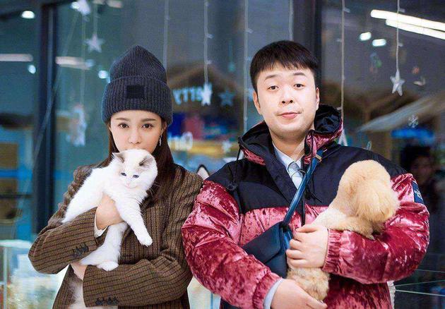 后来杜海涛也曾在节目里表示,已经和沈梦辰达成共识,结婚的事情就按部就班一个阶段一个阶段去处理,没必要在每个阶段向大家说明