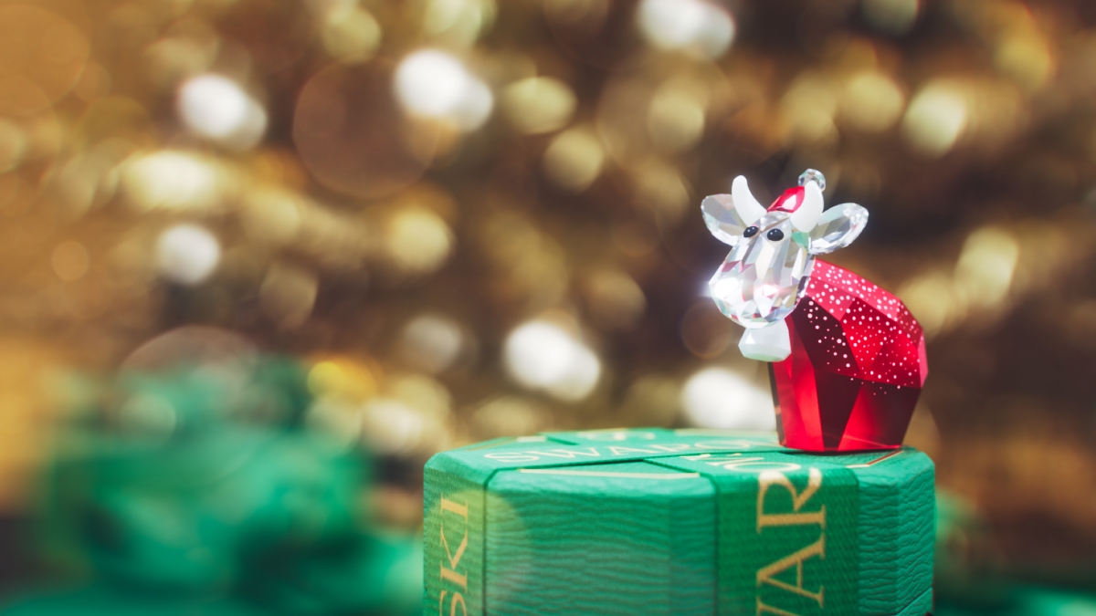 奶牛Mo+麋鹿Ricci身上还有点点雪花作点缀，节日氛围感十足！