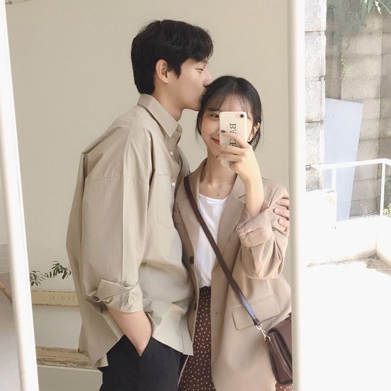 约会的时候不妨可以去看恐怖电影、挑战密室逃脱或一些紧张刺激的游乐园设施