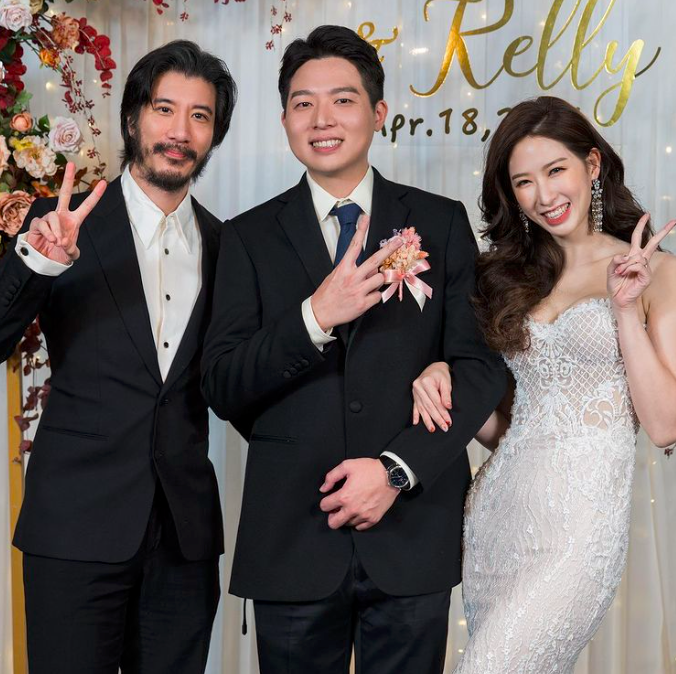 早前王力宏返台和黑人陈建州、徐若瑄等人聚会，在美国参加太阳谷峰会、4月份在台湾出席导演好友的婚礼等，都不见李靓蕾陪伴在侧。