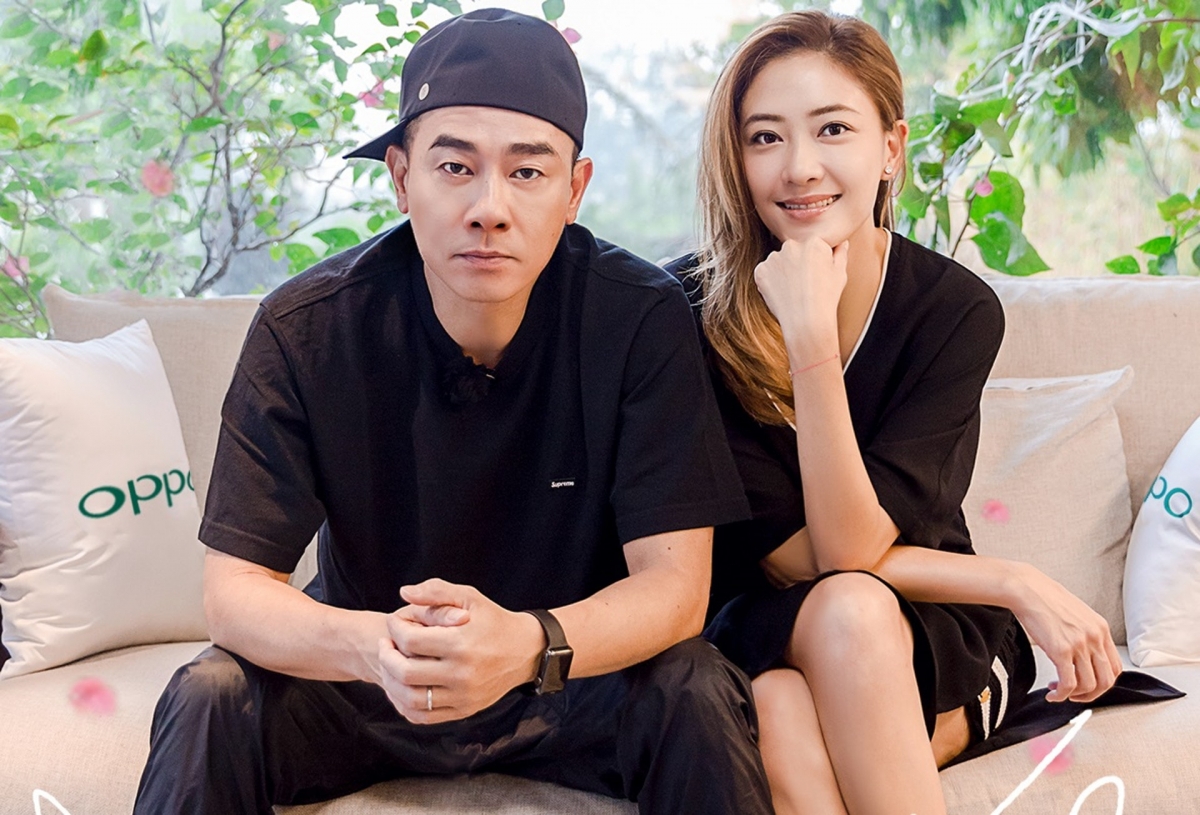 在大家的印象中,陈小春的个性一定很急躁、霸道又凶狠,和他在《古惑仔》里饰演的角色一模一样。尽管近年曾带着儿子 Jasper 录制亲自节目,严厉的教父形象深植人心~但在应采儿面前却是千依百顺,柔情似水「吵架都会让她赢」。