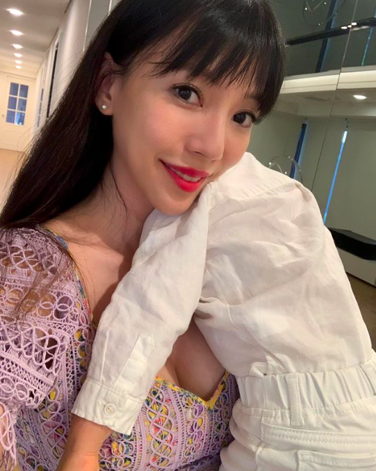 带女生日常读者们来细阅李靓蕾过去几天公开发文内容中,写给女孩们的25句「女力金句、智慧励志语录」,一起蜕变成更好的自己;即使人生中面对再大的难题,也能不慌不忙的坚强,活得温柔且有力量。