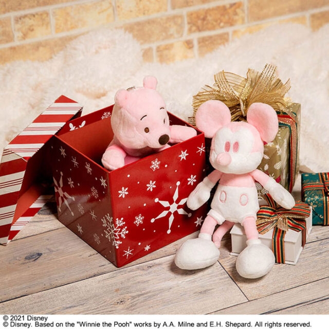 有兴趣的朋友不妨可以浏览「这里」来剁手~❤️ 让可爱破表的米奇以及小熊维尼陪你度过一个闪耀的圣诞。