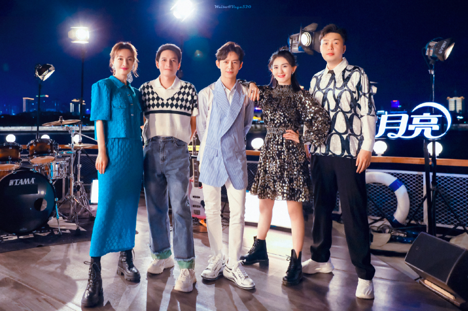 网传升级版《快乐大本营》依然会在周六黄金时段播出，但会更名为《你好星期六》。