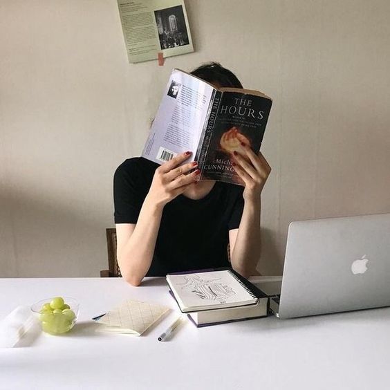 在复习和背读内容的时候可以用不同颜色的笔，去做标记或者分出几个重点关键词