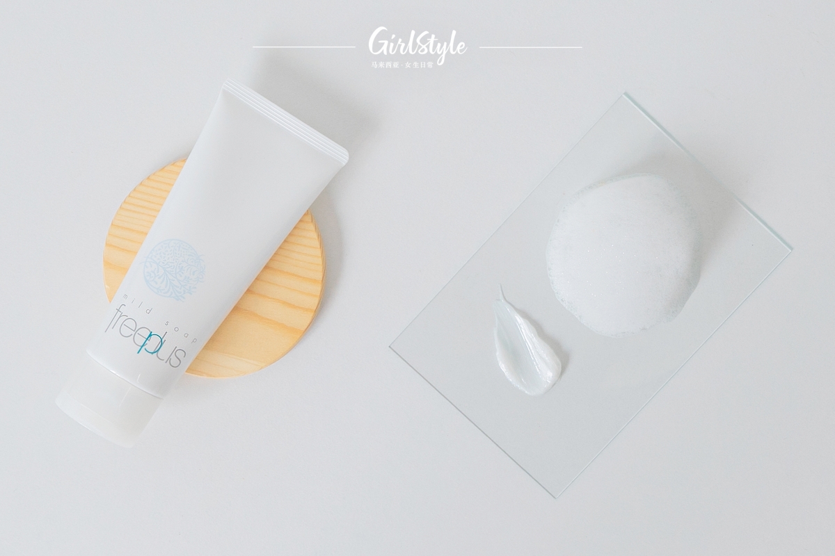 日本Kanebo人气第一的无皂基配方洗脸霜，拥有温和的乳霜质地，同时含有氨基酸美容保湿成分，加水揉搓即可获得蓬松的泡沫。