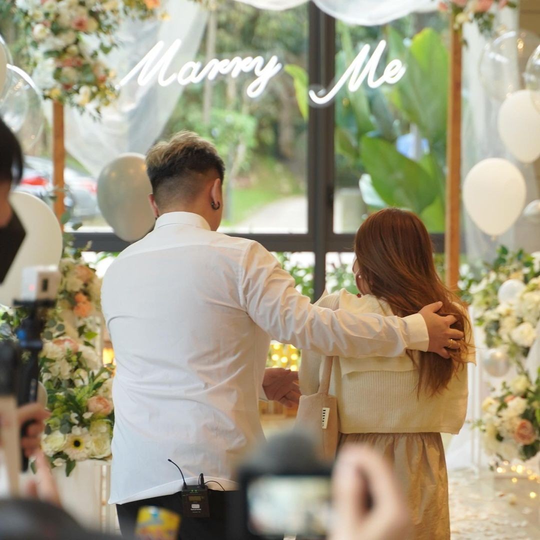 撒花恭喜又有一对大马网红情侣宣布婚讯！那就是以恶整影片受到大家关注「阿旺 & 香米」~❤️