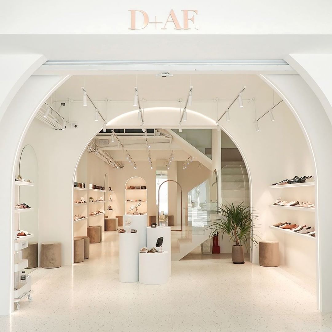 台湾网红KOL女孩爱莉莎莎、一只阿圆、亚历妈都爱不释手女鞋品牌 D+AF 大马也能轻松线上 BUY ，各种 OOTD 风格任你玩转。