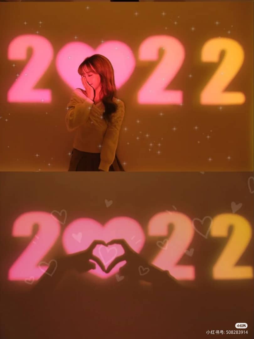 然后就可以开始摆造型啦，也可以根据自己的喜好拿一些道具