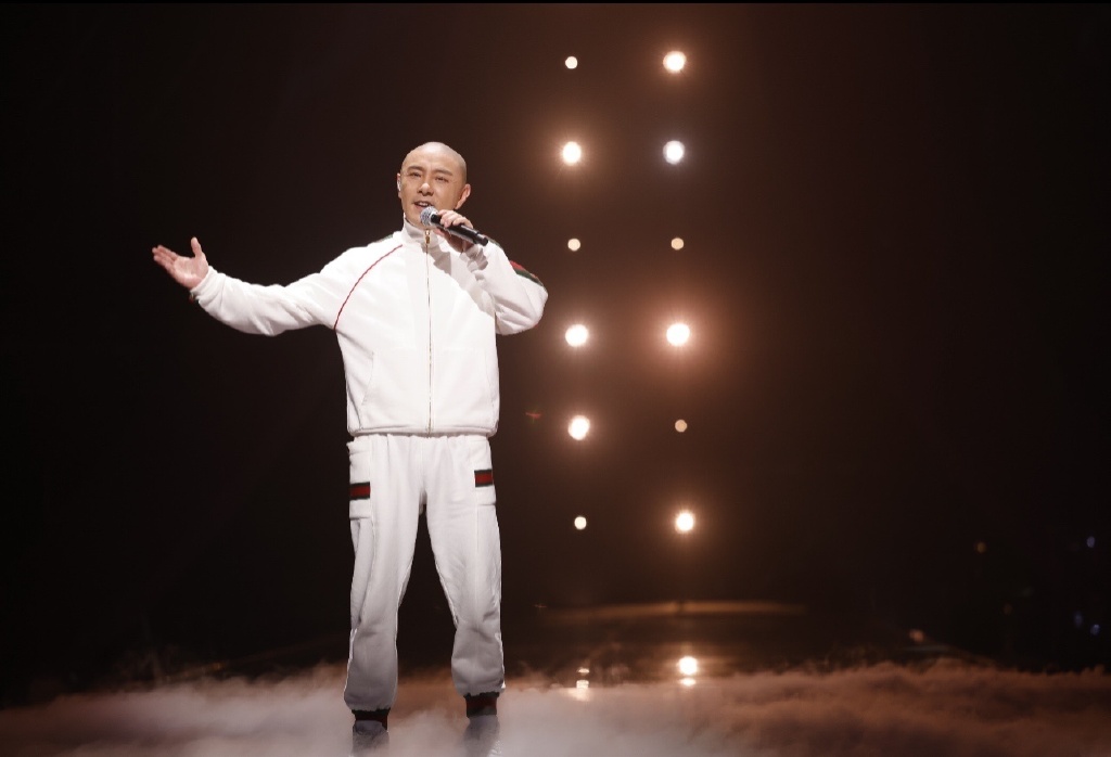 张卫健在内地事业再创巅峰后,因被控「借戏伤人」遭40位业内前辈抵制封杀。