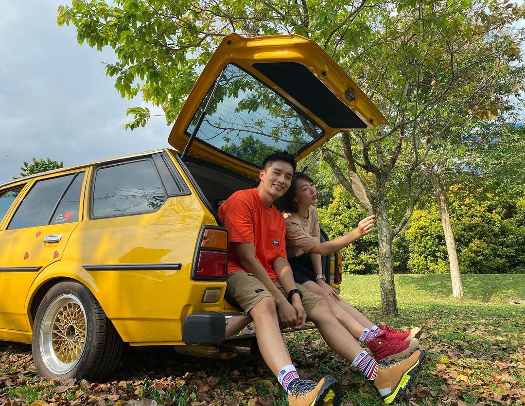 但由于结婚后，阿哲工作缠身，这个度蜜月计划看来又要延迟完成了。对此，云镁鑫也表示阿哲就是喜欢安排久一点，「比如说求婚一年后结婚，结婚一年后才蜜月，要生孩子就要更久，一步一步来」。