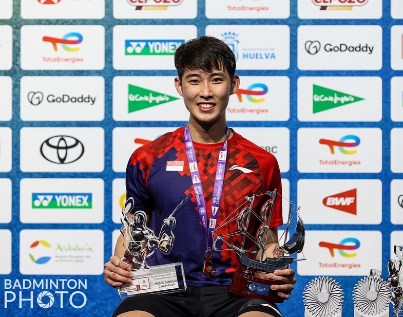 「骆建佑」的好状态持续延续,决赛对垒印度前世界第 1 斯里坎,以很强的进攻速度以及防守两局拿下对手获得首次世锦赛冠军。赛后,「骆建佑」被问道是否知道今天是自己的大日子?他也非常谦虚地表示「不能那么说~谁都有机会角逐今天的冠军,我只能保持耐心专注于比赛」。