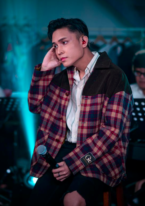 菲道尔Firdhaus一首《阿拉斯加海湾》全平台爆火，不少网友都大赞在他身上完美展现了马来西亚多元种族与文化的魅力。