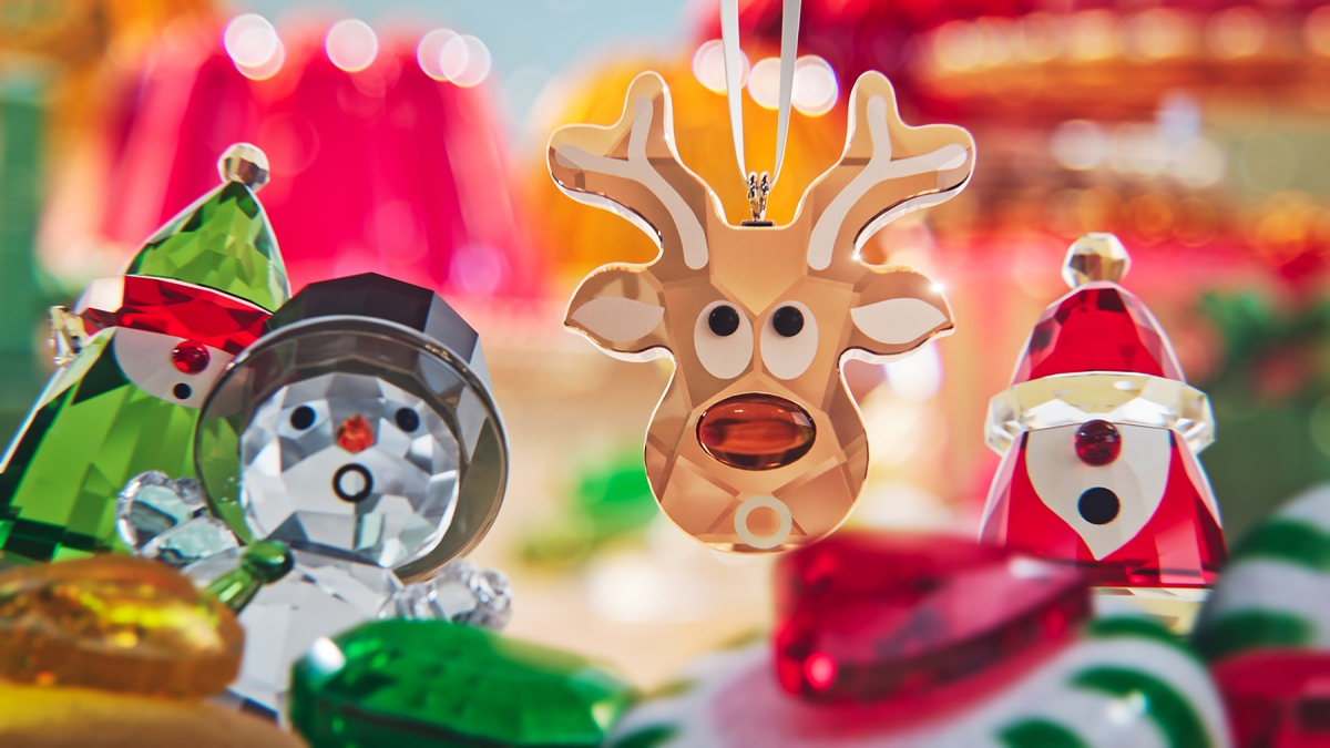 Swarovski仿水晶打造的家居装饰品，透过施华洛世奇水晶的璀璨莹亮光芒，折射出充满欢乐与童真妙趣的节日氛围感。