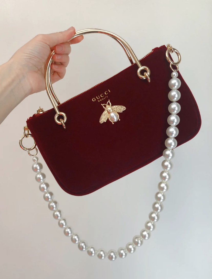 Gucci的赠品化妆包材质还是很高级的丝绒质地,改造后很容易让人以为是最新款!