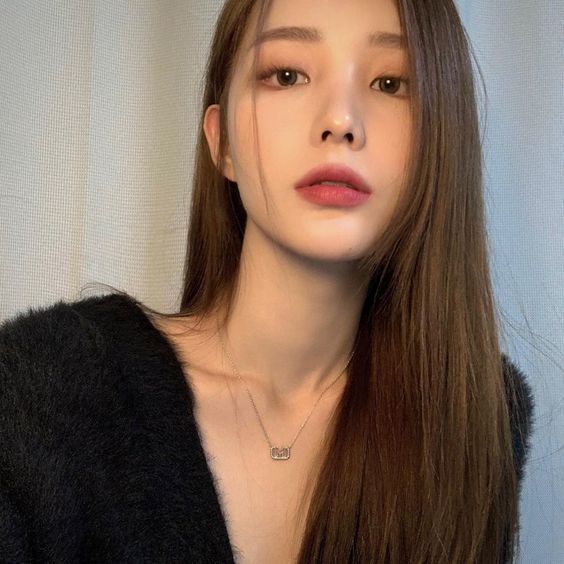 衰老型颈纹是因为在年龄增长后人体组织会开始衰老,胶原蛋白也会渐渐流失掉