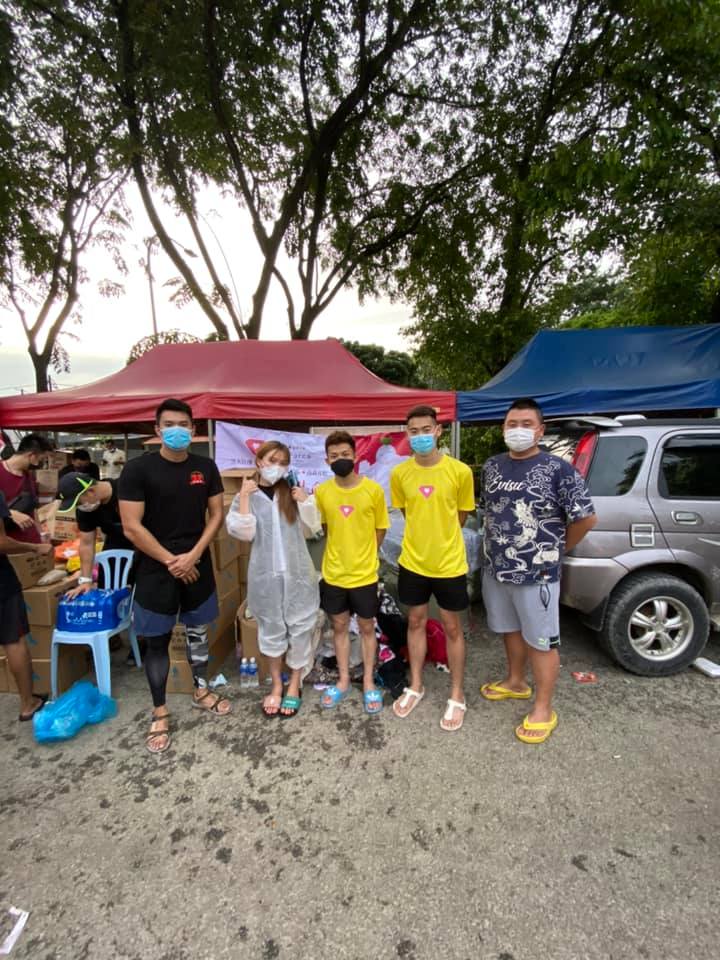 「韩晓嗳」最后也不忘感谢 OPPO 免费提供充电宝以及 BAO Msia 给大家温暖的床。今天是冬至本应该是一家人团聚的日子，但一场无情的水灾却剥夺了在一起相聚的机会，有些人甚至从此天人永隔。