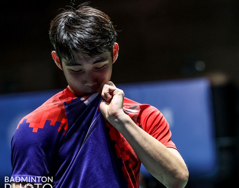 绝大部分网民也认为大家应该理智看球,赢了一个世界冠军不需要大肆吹捧。毕竟羽坛起伏太大了~李梓嘉之前打败 Momota 和安赛龙获得全英赛冠军可以取代李宗伟;LKY 拿了一个世锦赛冠军就可以和李宗伟林丹媲美,风头正劲不代表能保持常年的稳定状态,大家还是理智地夸奖就好。