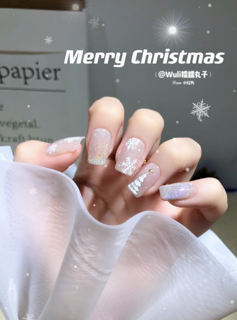 浪漫雪花搭配彩虹猫眼色系，看起来Bling Bling的就像是正在飘雪的场景一样