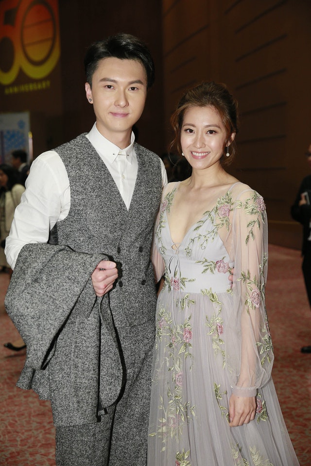 虽然夫妻俩表面上没有公开放闪,但私底下却默默支持对方,成为彼此最强的后盾。希望在来临的「万千星辉颁奖典礼」能看到夫妻俩超 SWEET 互动 ❤️