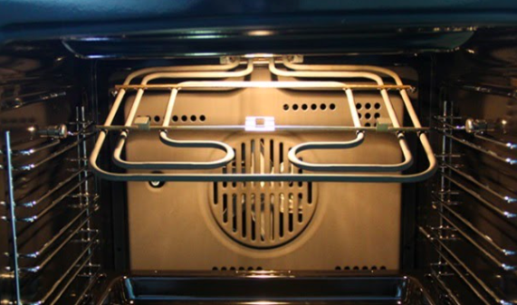 下厨后最怕就是有一大堆的锅具需要清洗，但是ROBAM烤箱自带有「自清洁系统」不需要拆除清洁，独创自清洁后盖能够自动吸收并清理油污！只有里面的搁架和烤管需要另外清洗，但拥有非常「容易拆卸的设计」让清理过程绝不费力。