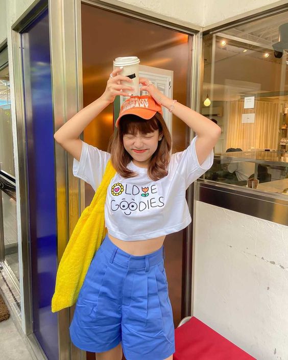 【拿来吧你】是个有趣的玩笑梗，形容自己对某人某事很羡慕、想拥有。