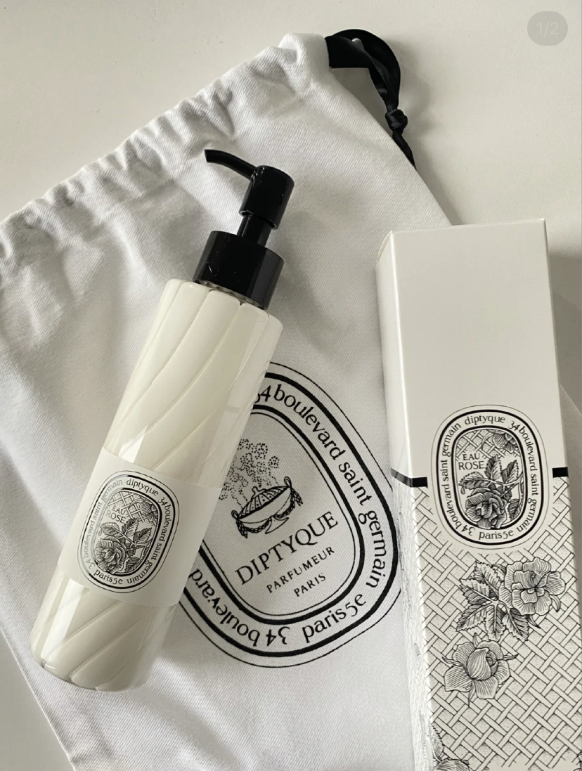 这款身体乳不但可以滋润保湿肌肤,香味选择也很多种可以媲美香水的持久度