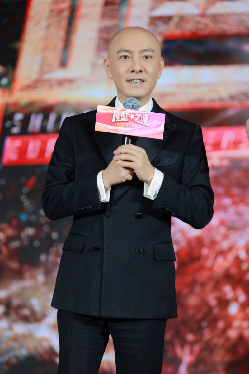 张卫健剃光头的背后原因,竟是因为一位制作人的犀利话语。