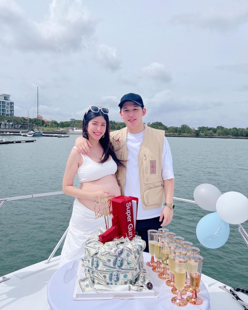 Jeff Inthira趁家庭新成员「梁马路」报道前,一同出海为Jeff庆祝生日,Inthira的一席告白话语根本甜蜜指数满分!