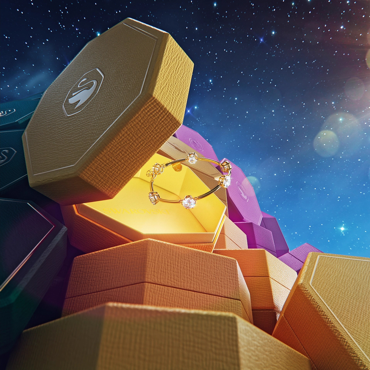 简约不繁复 Constella Collection：每一颗闪耀宝石之间都有一段间隔式链接；单独佩戴或和其他饰品叠戴，都能悄然绽放亮眼姿态。