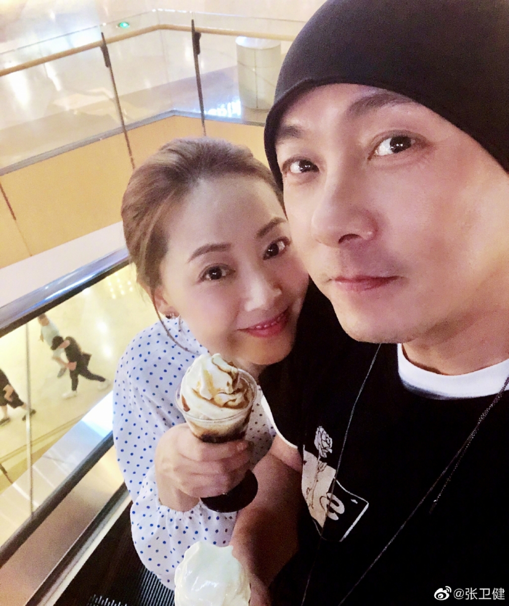 不少粉丝笑言:张卫健和张茜的相遇,完全是偶像剧中霸道总裁爱上天真率直女主的情节啊