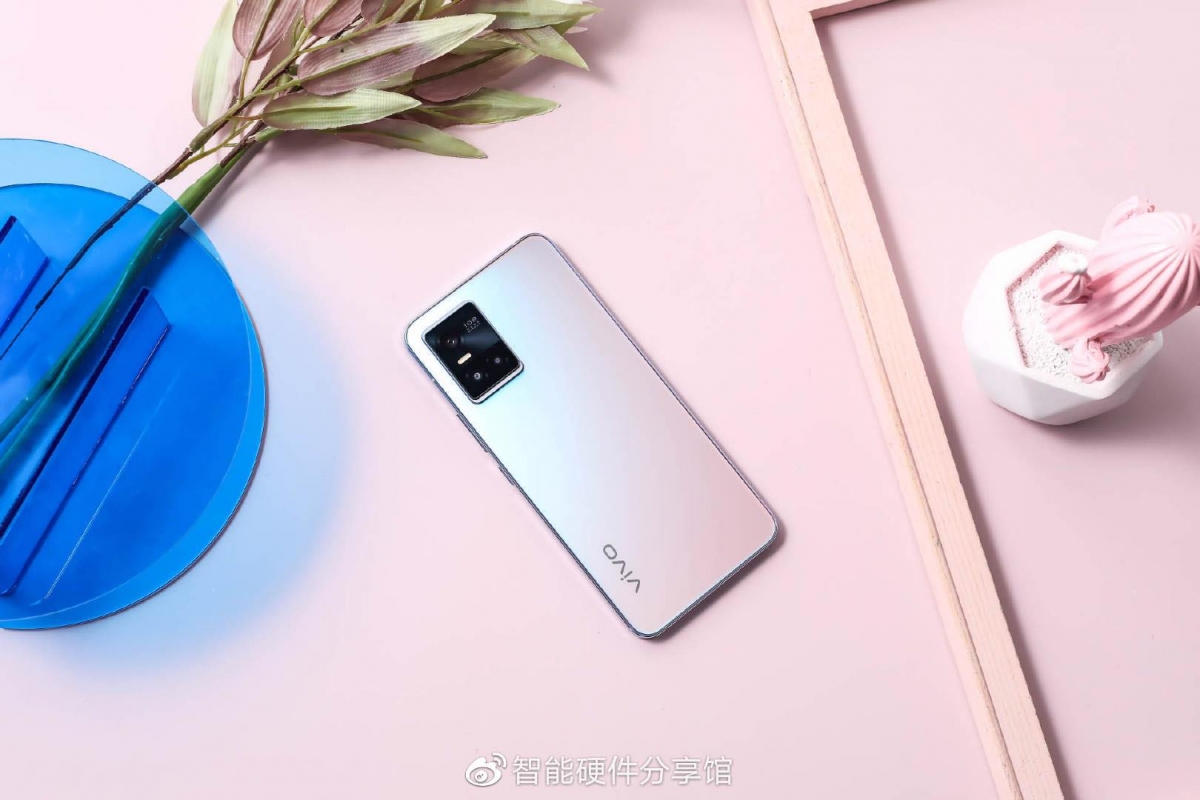 vivo S10 Pro 不管是在外观上还是性能上都相当卓越,目前这款 vivo S10 Pro 尚未在大马上架~喜欢的朋友不妨可以留守女生日常平台来获取第一手上架资讯吧!