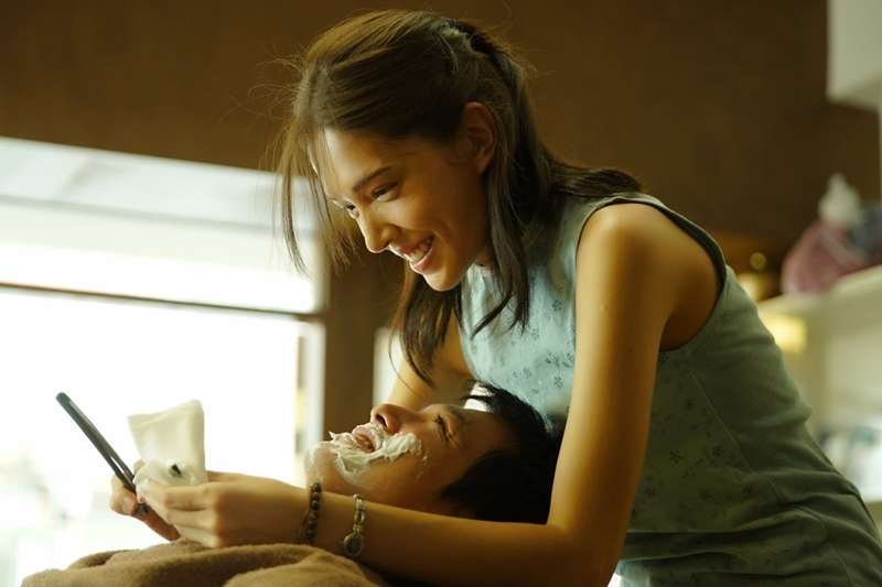 当遇见更合适的人了,不会因为过去在感情路上摔过跤而踌躇不前,仍勇敢地去感受爱与被爱。