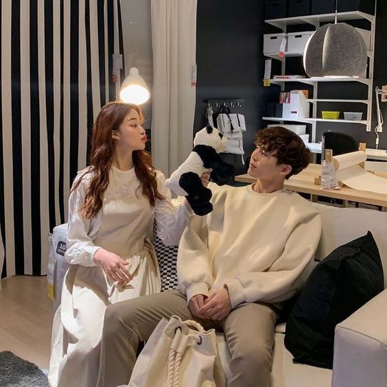 约会前要拿出自己的探索精神，先观察平常的他喜欢分享什么在社交网络上，在聊天时就可以切入相关话题