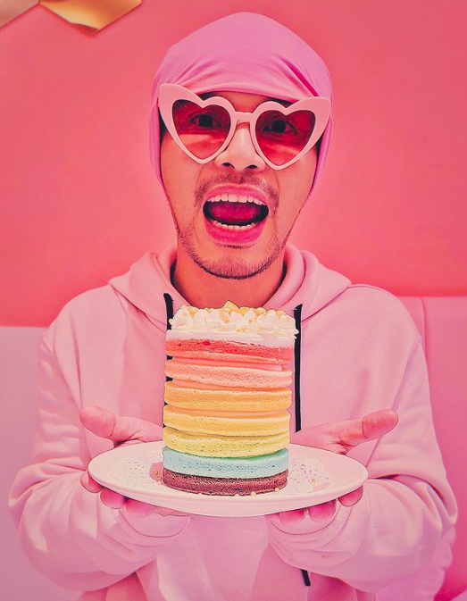 海内外网友都对大马鬼才Namewee黄明志的创作才华和不畏强权的态度十分钦佩。