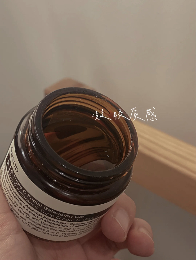 完美的滋润面霜,主要含有、滋润补水和抗氧化功效。可以面霜搭配面膜一起使用,达到更加快见效的养肤效果