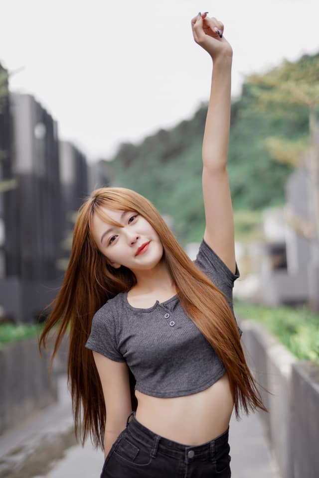 大马网红「韩晓嗳」看到巴生水灾情况持续恶化也主动伸出援手，靠自己的一份力量去帮助有需要帮助的人。此善举更是让网民们大赞「酱多 YouTuber:网红我只服你」！