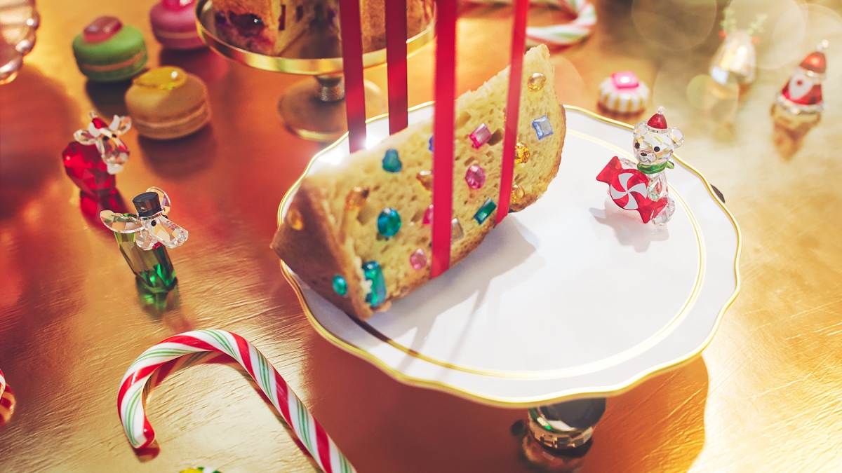 2021梦幻必收藏 Swarovski Characters：圣诞限定Kris Bear、Mo & Ricci等令人喜爱的角色都以崭新面貌登场，可爱的姿态、斑斓的色彩，每一款都是欢愉氛围与节日梦幻魔力的缩影，非常具有收藏价值！