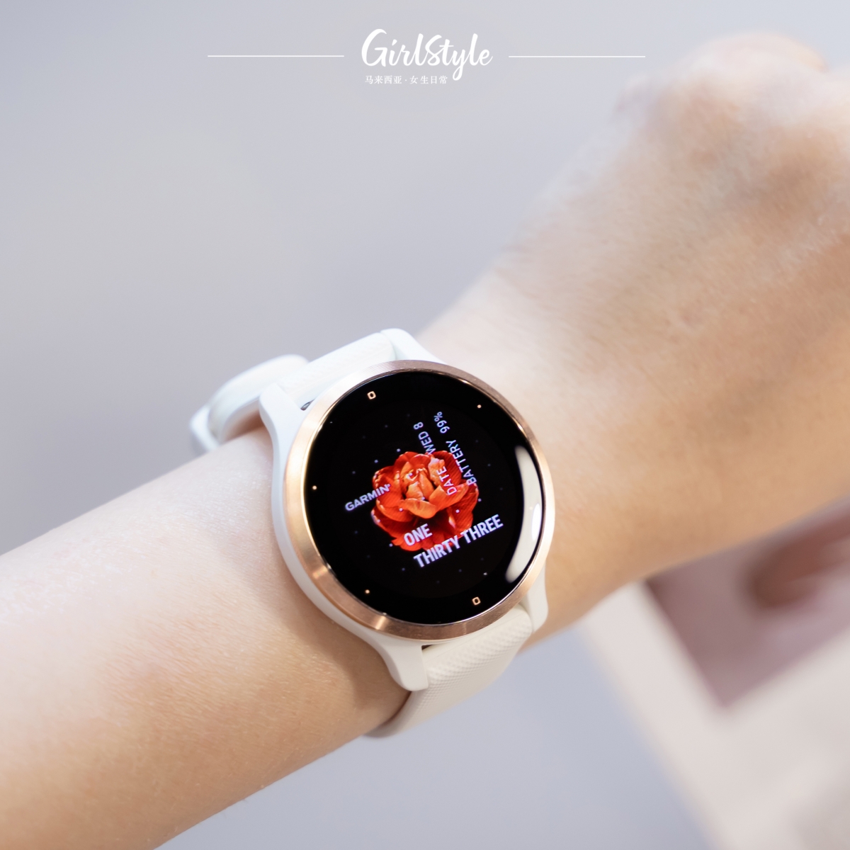 日常佩戴尽显气质的智能运动手表,表带属于硅胶的材质重量也很轻,长时间佩戴也非常舒适!另外还有多种不同颜色选择,颜值和实力并存的热门款!最基础的「Health Snapshot」功能,可以检测身体的健康状态:活动、心率、血氧和体脂率等。最贴心的一点是,还拥有女生专属的「Women's Health Tracking」功能,可以帮助记录月经期和生理状态。