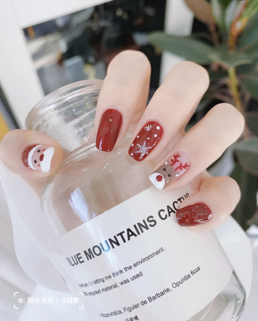 最能代表圣诞节日的肯定就是可爱的小麋鹿和圣诞老人啦！