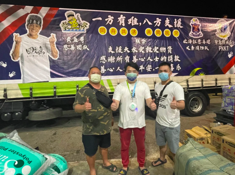 将10个货柜的救援物资发往灾区