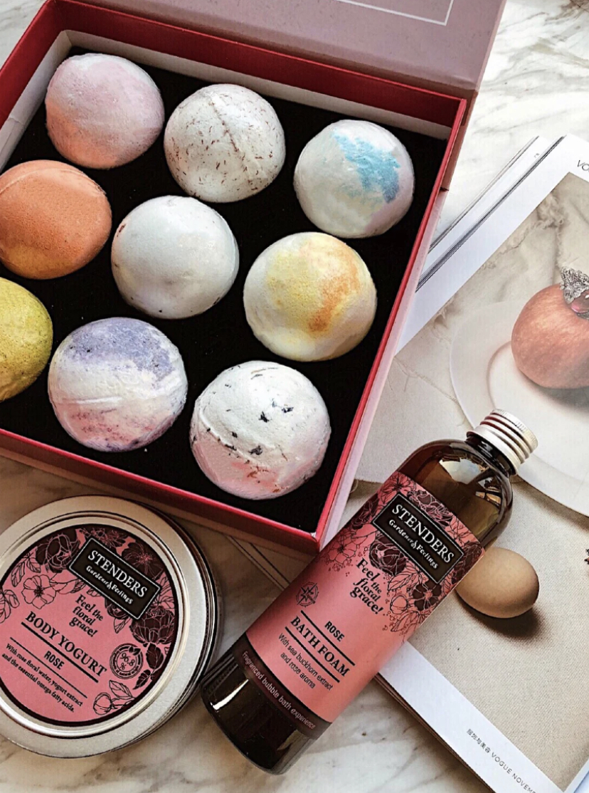 添加了芍药成分的精油浴球,不但可以让身体变得放松还能滋润肌肤