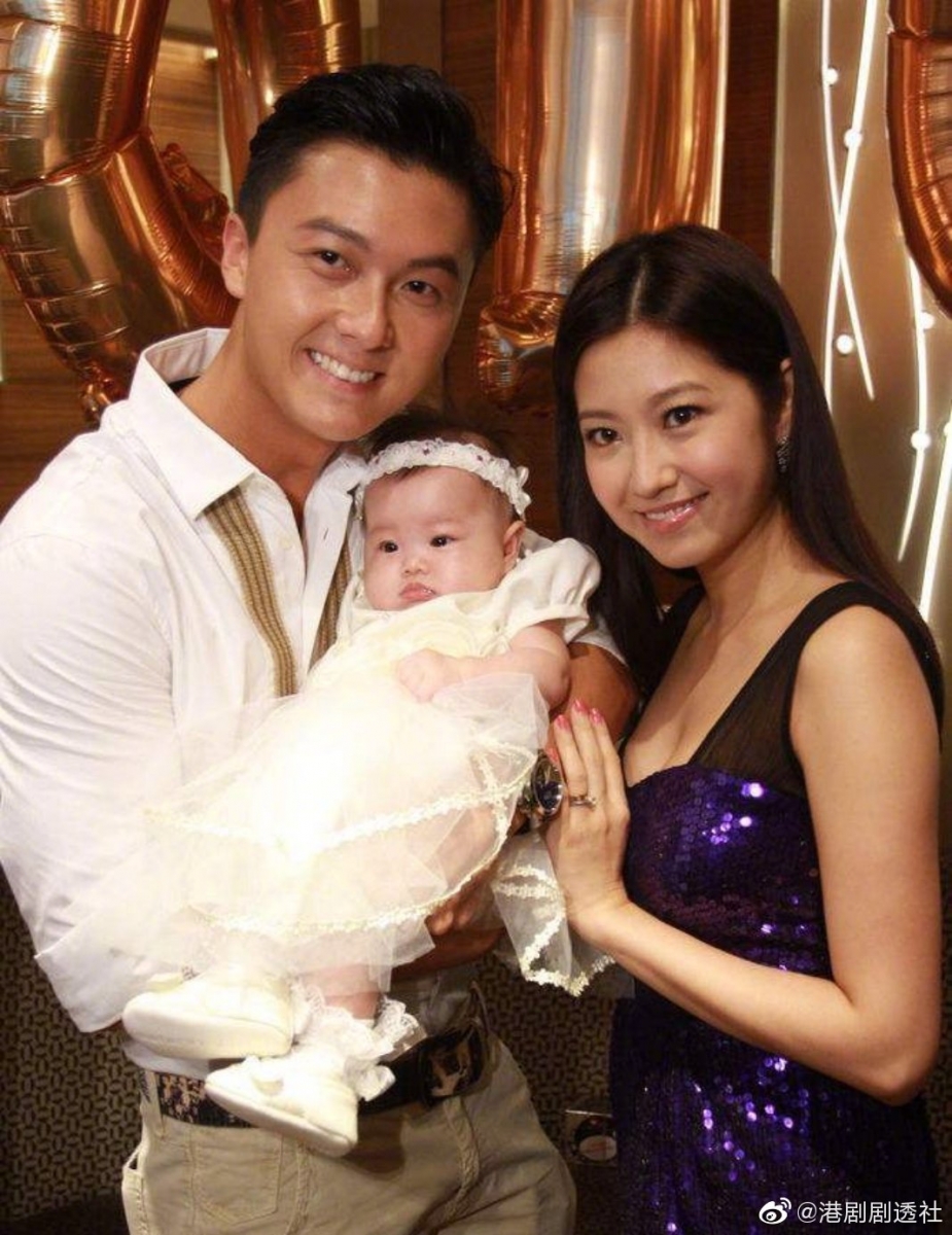 「不要配合TVB炒作啦」「点解越来越觉得你俩公婆都好假，总喜欢这样特意令人觉得云里雾里的炒作，有点无下限」「说谢谢是不是太客气了，怎么不说爱你呢」「难道被盗号了眨眨眼」「不能太认真，一会儿黑面一会儿出轨一会儿支持，赶紧逃，要成流量韭菜」