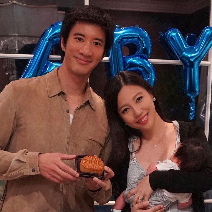 天王「王力宏」过往的形象非常正面,鲜少有负面新闻~自从和老婆结束 8 年婚姻,李靓蕾更是首次发声写下 4000 字多长文指控王力宏私生活混乱的行为,爱妻、情圣人设瞬间崩塌震惊全网。