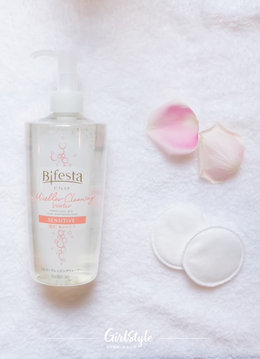 Bifesta 非常照顾敏感肌的使用感受,这瓶主打 Sensitive 敏感肌专用的卸妆美肤水富含普鲁兰多糖(Pullulan)成分,基本上能保护肌肤免受环境污染和剧烈摩擦的伤害,卸妆同时还能提高肌肤屏障的抵御能力。超有感的安抚作用同时,肌肤也可以得到水润保护,养出干净零负担美肌很 EASY!