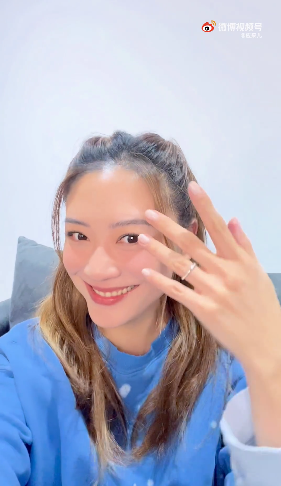 大家应该很好奇到底礼物是否已经送到应采儿的手上了呢?答案是 YES !