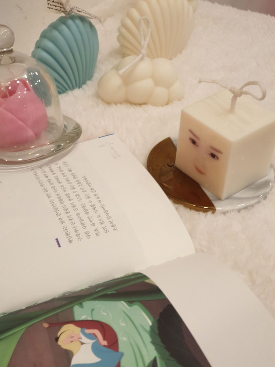 文案好笑又有点诡异：「从你头顶上散发出的香气，是最棒的～」，网友笑喷表示：收礼者绝对哭笑不得！