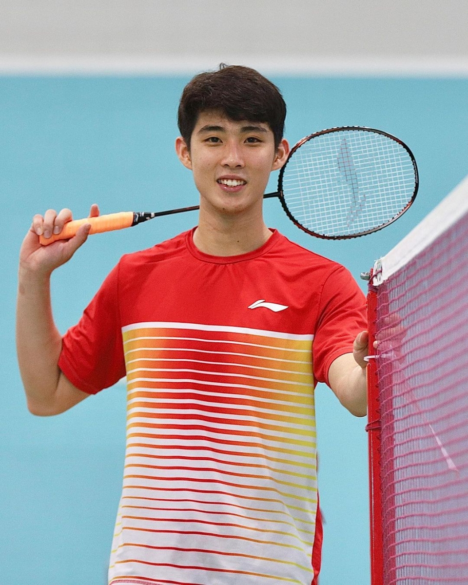 不说你都不知道,原来幼时的「骆建佑」曾和大马男单选手「詹俊为」组过男双一起比赛?回顾 10 多年前历史,同岁的詹俊为和骆建佑曾一起并肩作战,代表槟城在全国赛赢了不少荣耀。